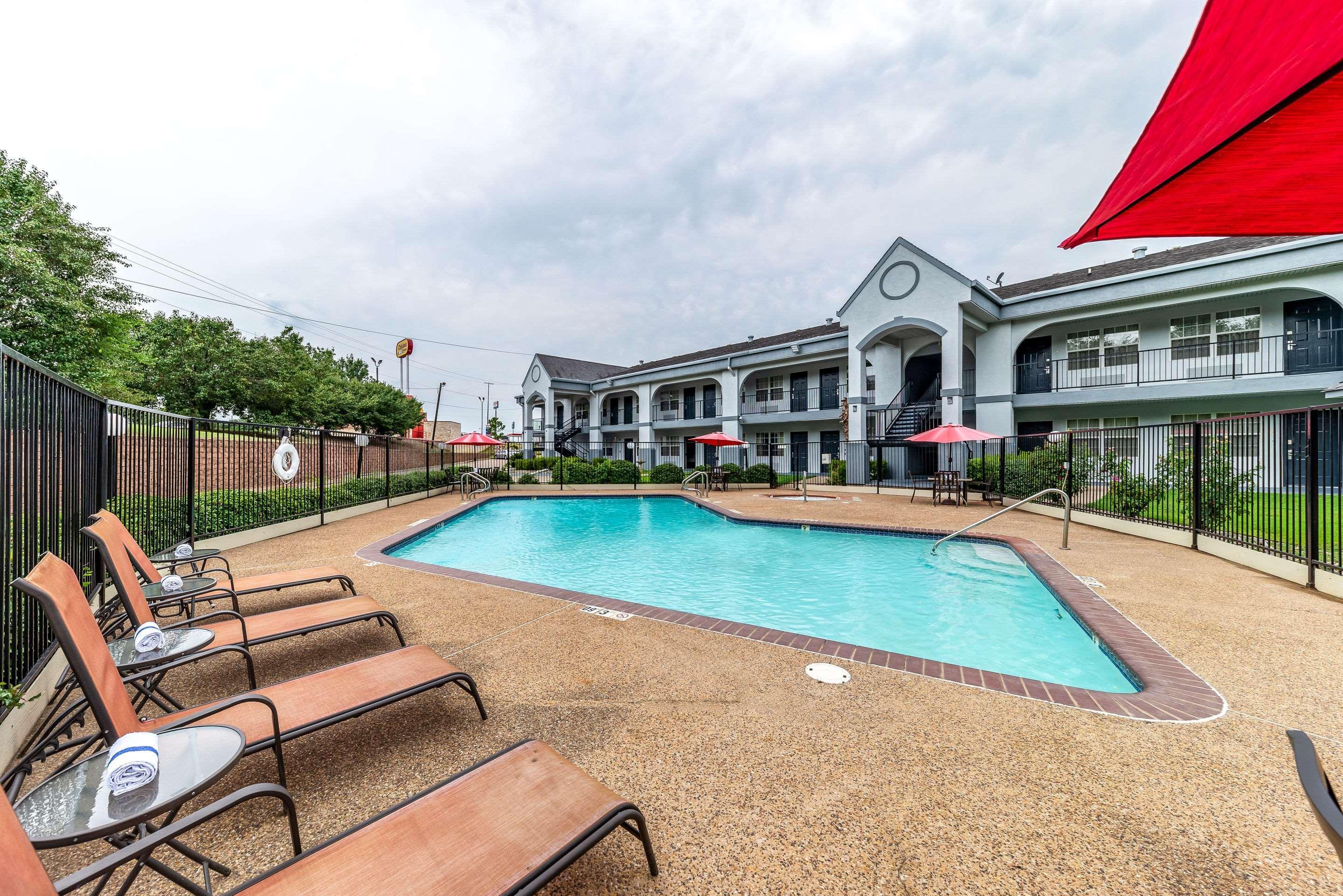 Quality Inn & Suites Canton Exterior photo