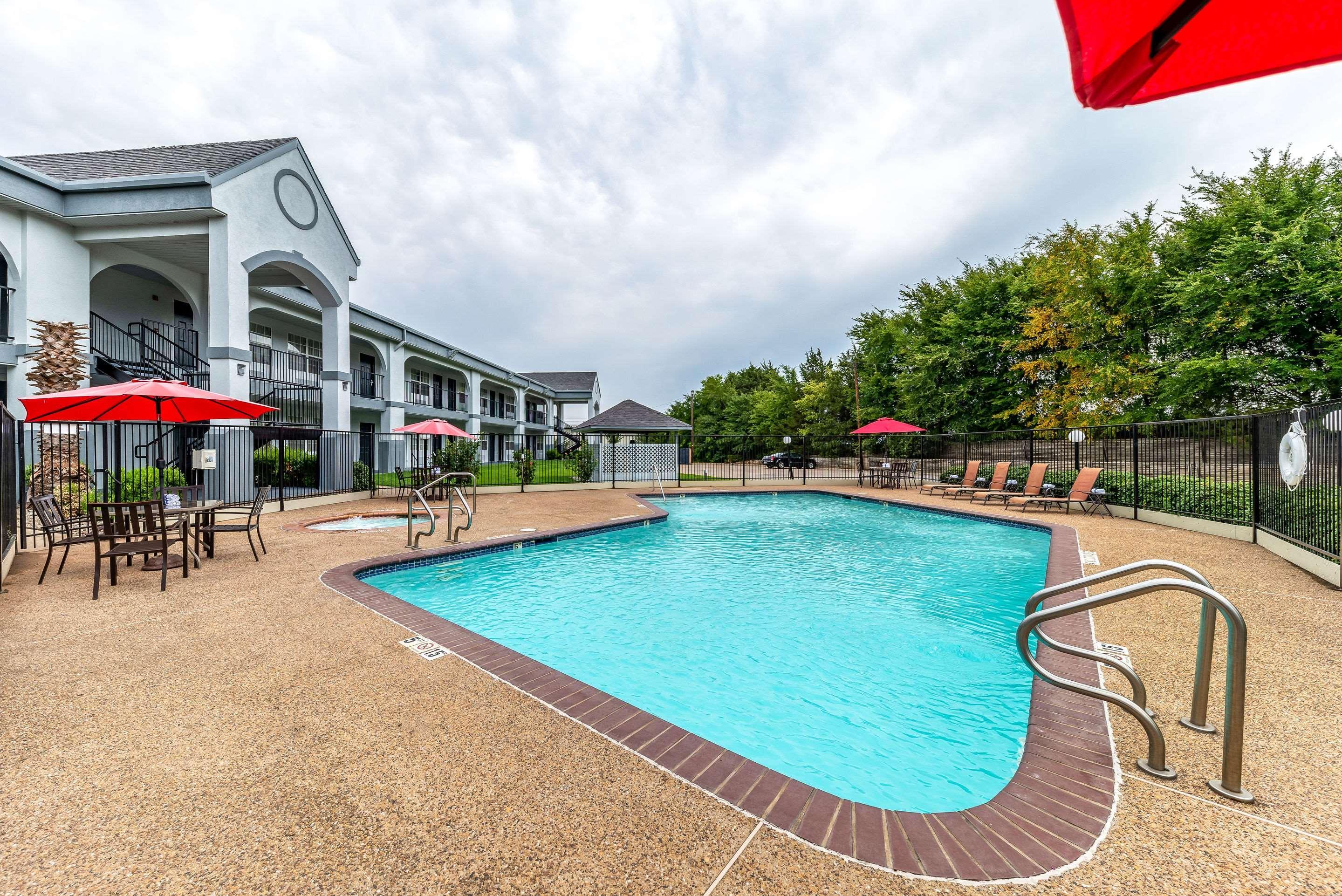 Quality Inn & Suites Canton Exterior photo